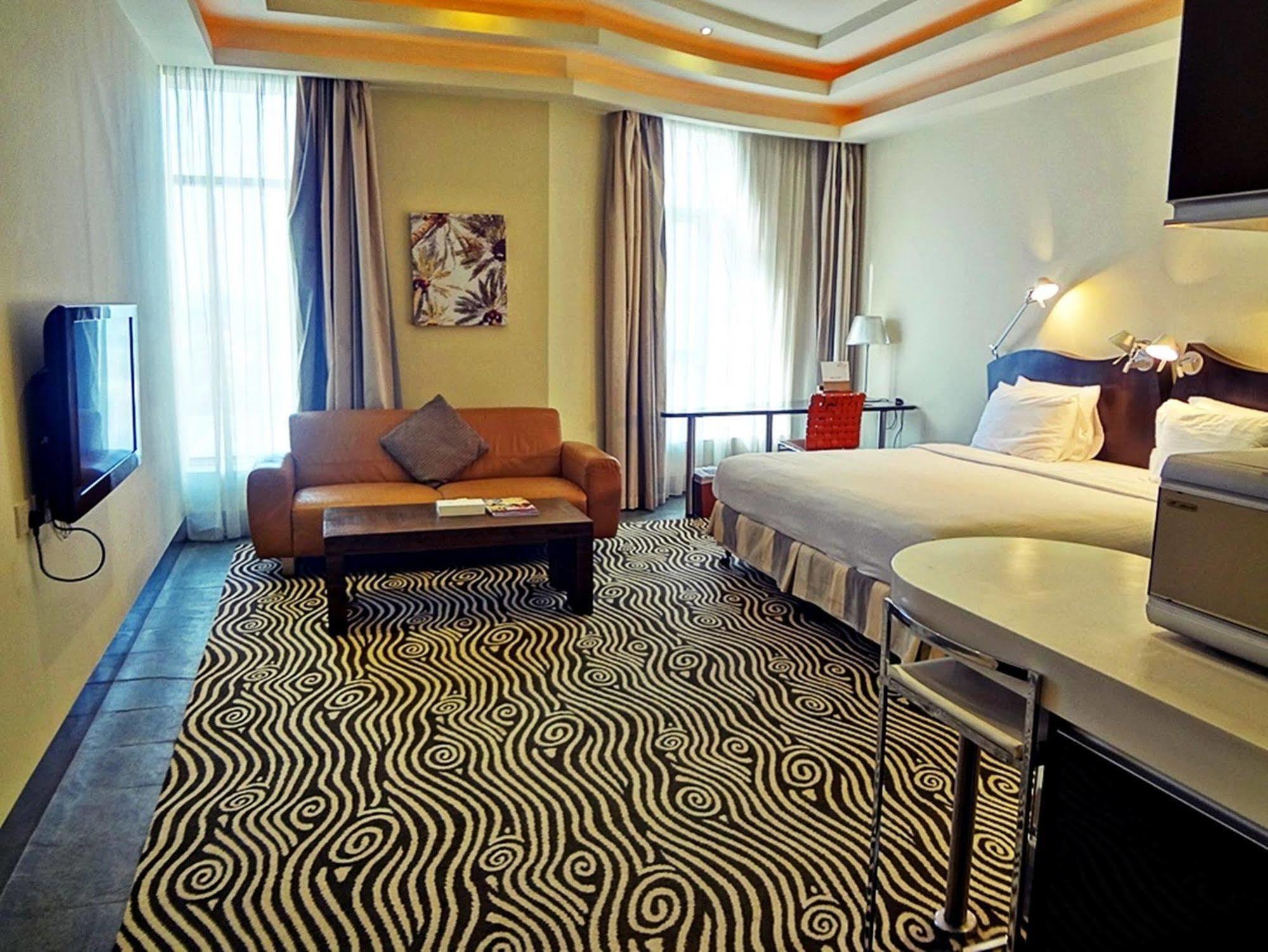 อัลรายาสวีทส์ Hotel มานามา ภายนอก รูปภาพ